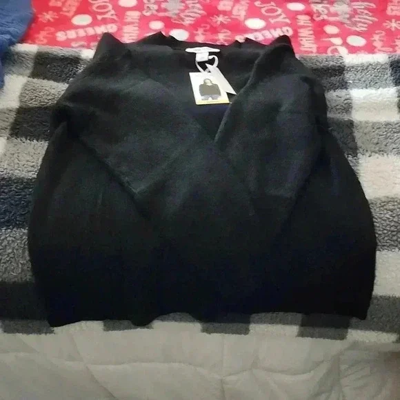 Black sweater Super Soft! - Picture 5 of 9